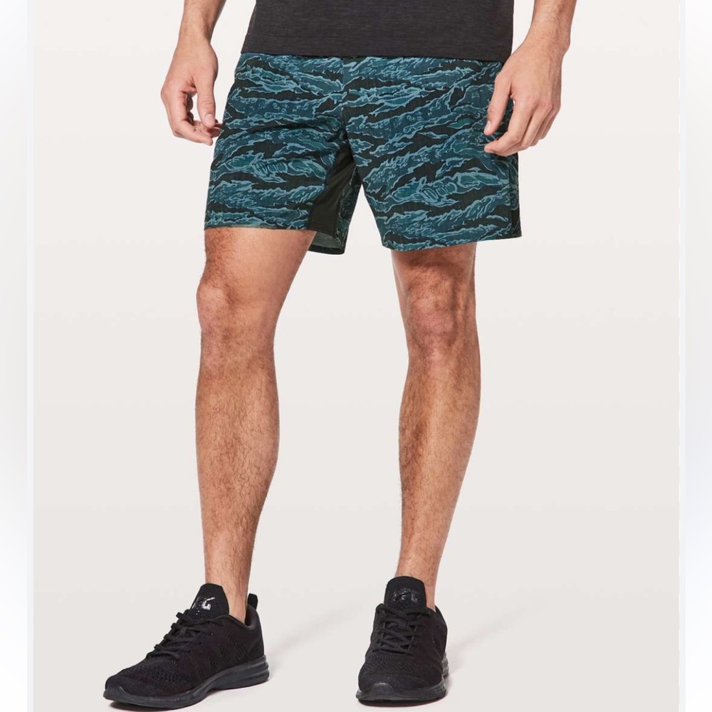 $68 Lululemon T.H.E. Blue Tiger Camo men’s surge Shorts 9” inseam liner less